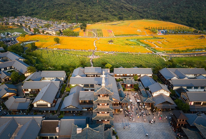 设计与建设：打造独特的康养小镇空间