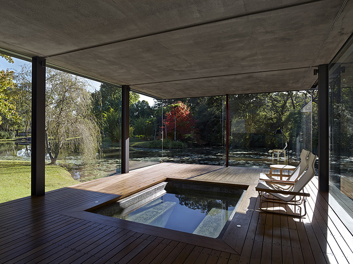 哪些设计细节能显著增强温泉度假村的客户回访意愿？