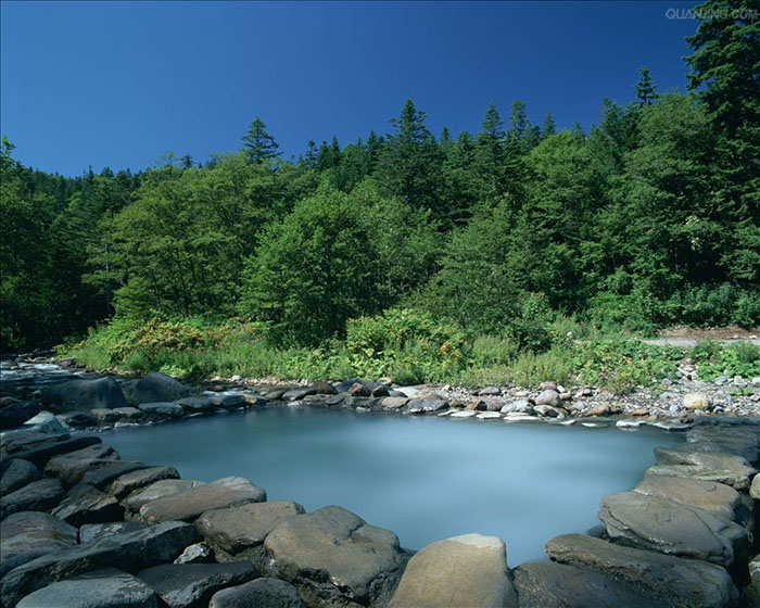 温泉酒店设计：借巧思布局化解私密与社交冲突