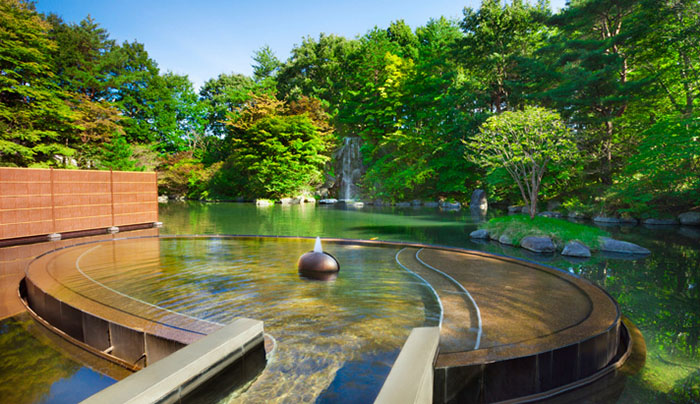 温泉酒店设计：借巧思布局化解私密与社交冲突