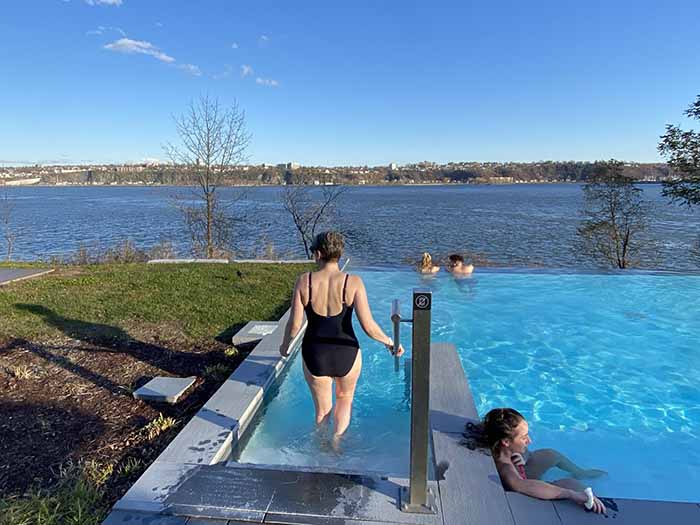 如何在温泉酒店设计中平衡传统与现代？