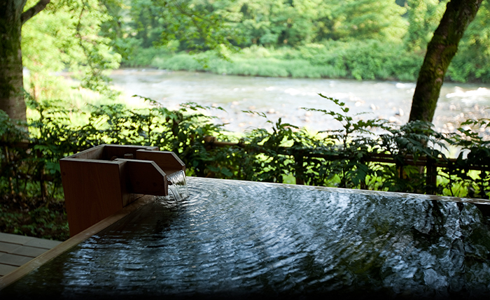 如何在温泉酒店设计中平衡传统与现代？