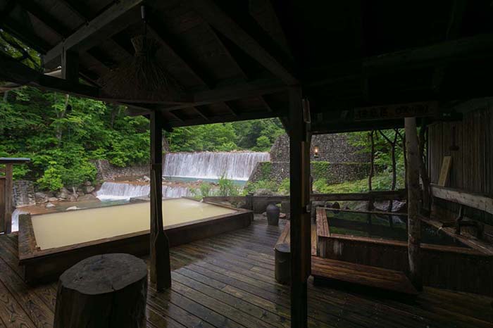 温泉酒店设计怎样让户外泡池更私密？