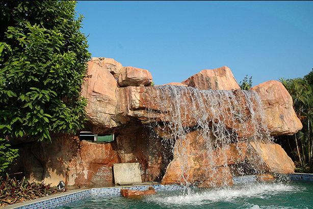 如何在温泉酒店设计中展现独特风格？